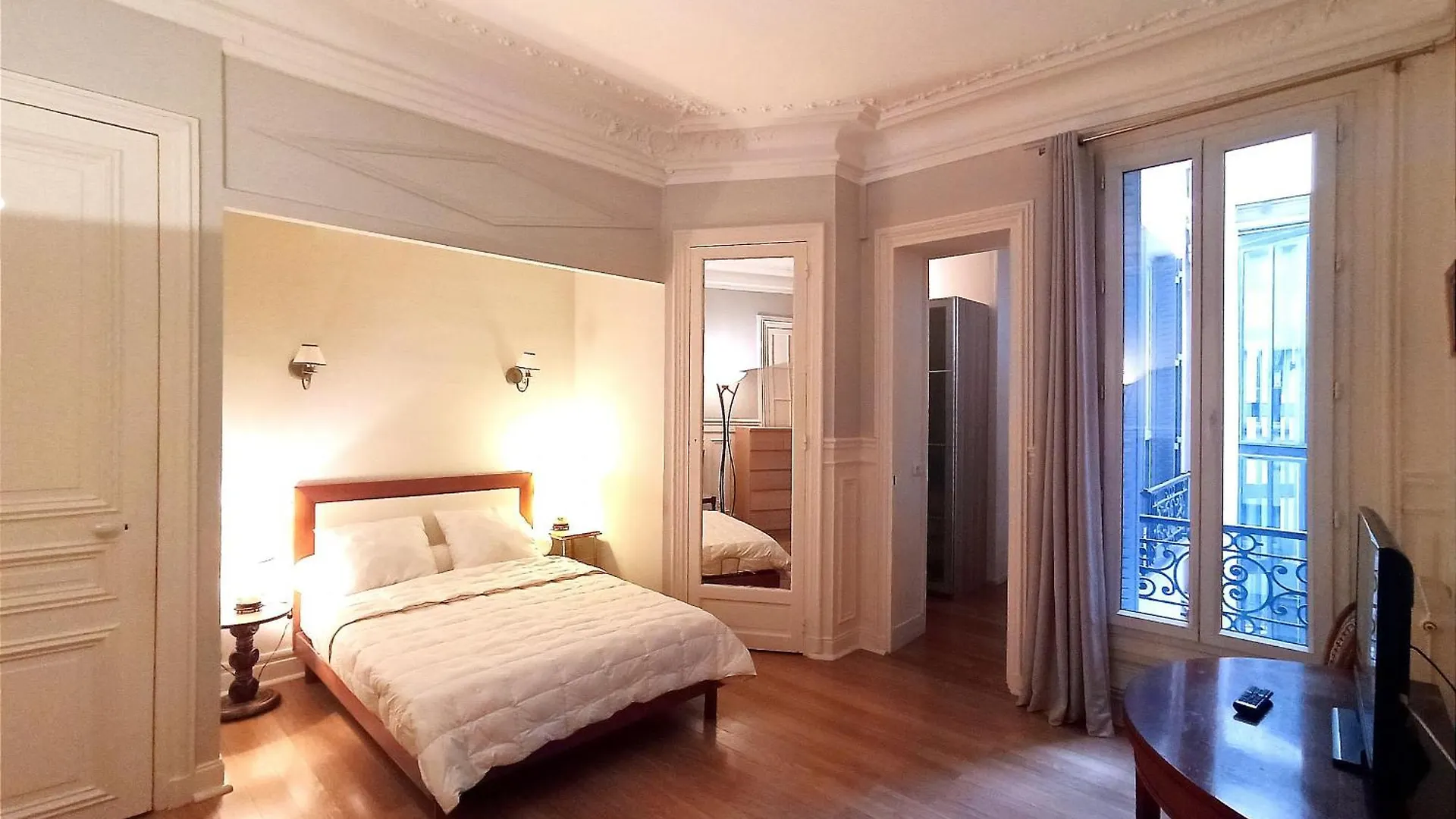 Bd De La Tour Maubourg - Paris 7 Apartment France
